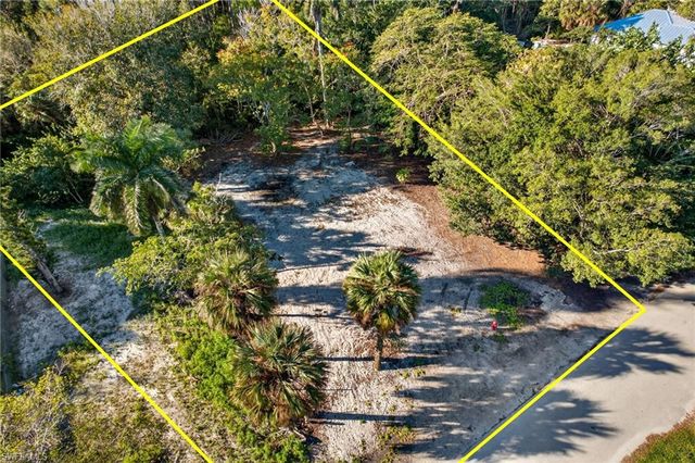 2596 Holly AVE, Naples, FL 34112