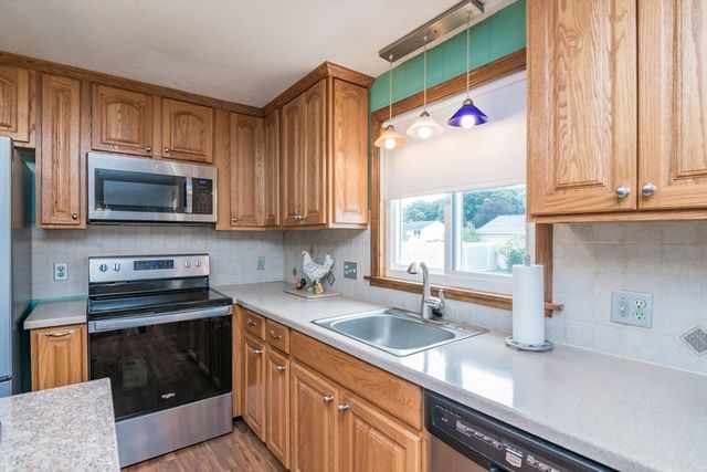 22 Beech Hill Rd, Agawam, MA 01030