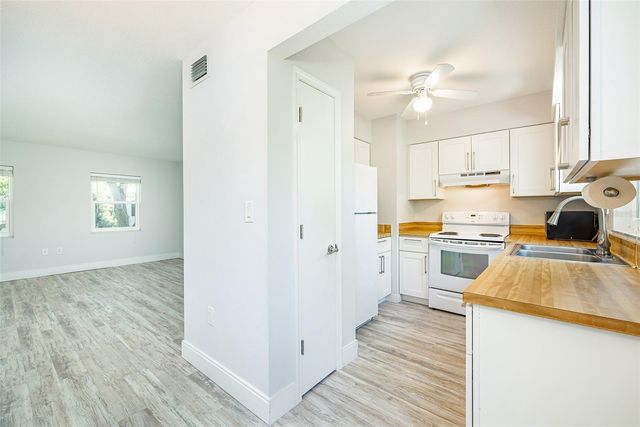 6950 AVENUE DES PALAIS 2A, South Pasadena, FL 33707