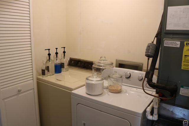 5440 SW 12th Ter Apt 2, Topeka, KS 66604