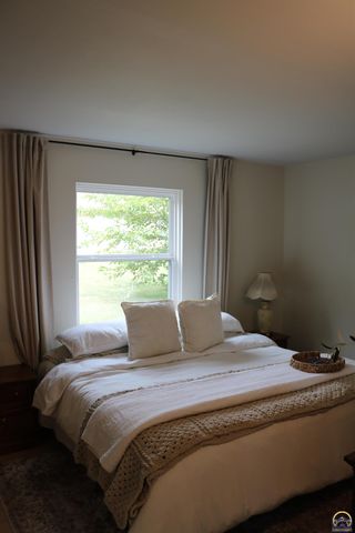 5440 SW 12th Ter Apt 2, Topeka, KS 66604