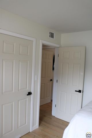 5440 SW 12th Ter Apt 2, Topeka, KS 66604