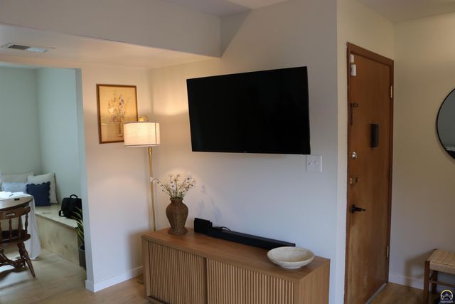 5440 SW 12th Ter Apt 2, Topeka, KS 66604