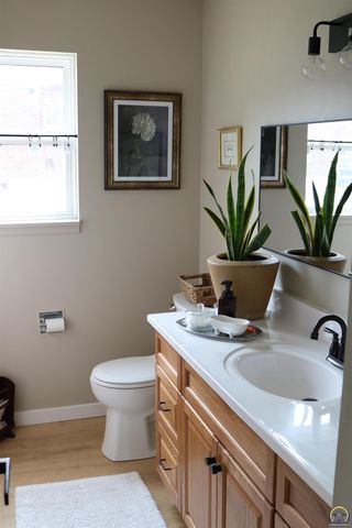 5440 SW 12th Ter Apt 2, Topeka, KS 66604