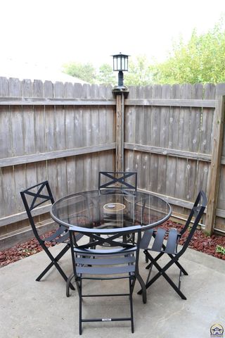 5440 SW 12th Ter Apt 2, Topeka, KS 66604