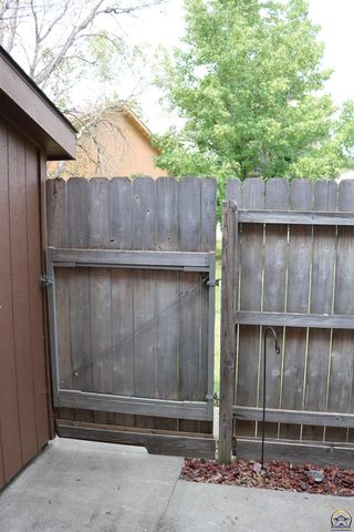 5440 SW 12th Ter Apt 2, Topeka, KS 66604