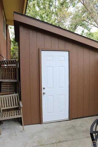 5440 SW 12th Ter Apt 2, Topeka, KS 66604