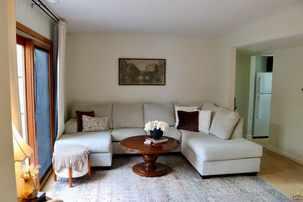 5440 SW 12th Ter Apt 2, Topeka, KS 66604