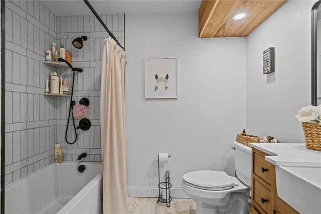 33 Slavin Path, Glocester, RI 02814