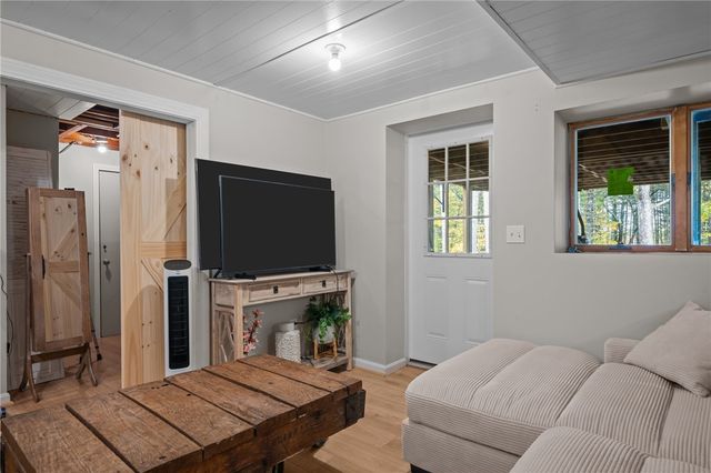 33 Slavin Path, Glocester, RI 02814