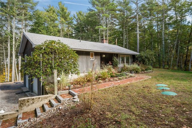 33 Slavin Path, Glocester, RI 02814