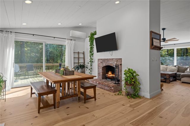 33 Slavin Path, Glocester, RI 02814