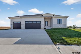 6237 N 207 Street, Elkhorn, NE 68022