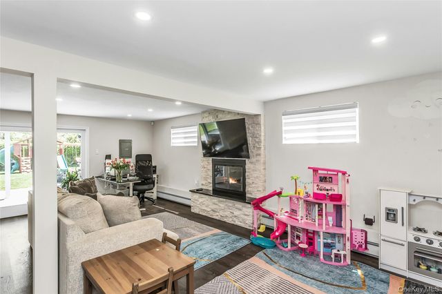 15 Lois Lane, Old Bethpage, NY 11804