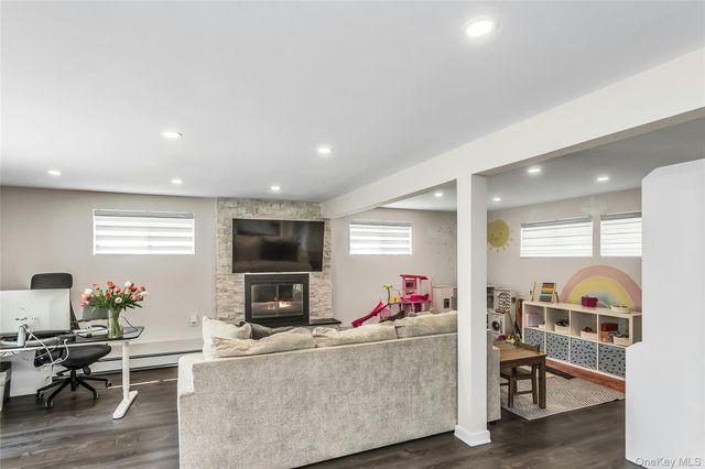 15 Lois Lane, Old Bethpage, NY 11804
