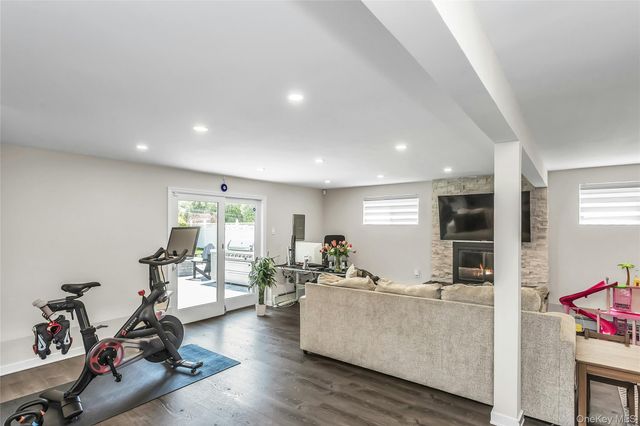15 Lois Lane, Old Bethpage, NY 11804
