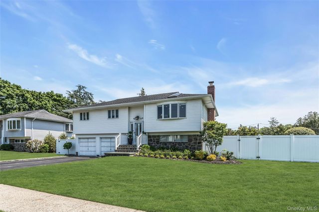 15 Lois Lane, Old Bethpage, NY 11804