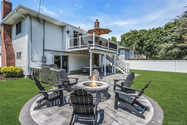 15 Lois Lane, Old Bethpage, NY 11804