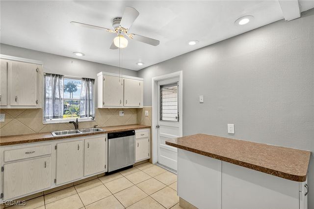 536 Pangola DR, North Fort Myers, FL 33903