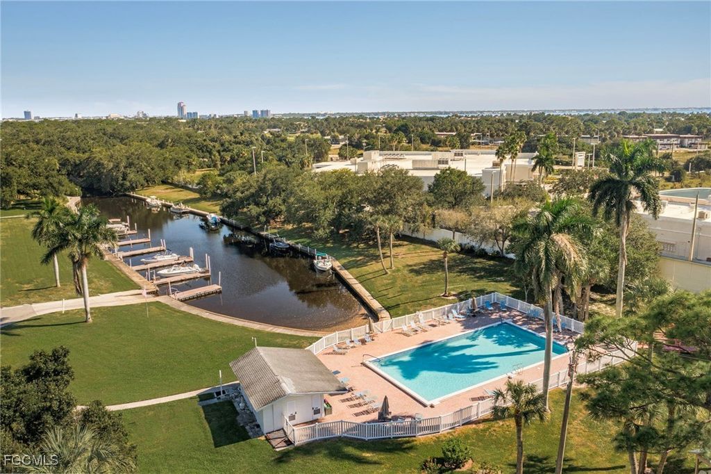 536 Pangola DR, North Fort Myers, FL 33903