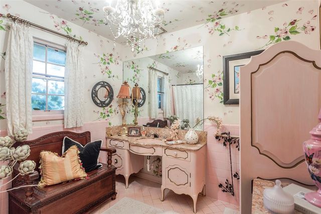 6101 N Barnes Avenue, Oklahoma City, OK 73112