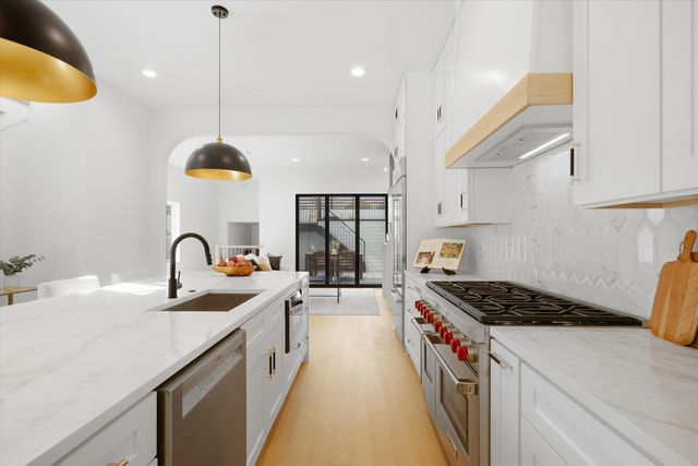 1914 N Rockwell Street, Chicago, IL 60647