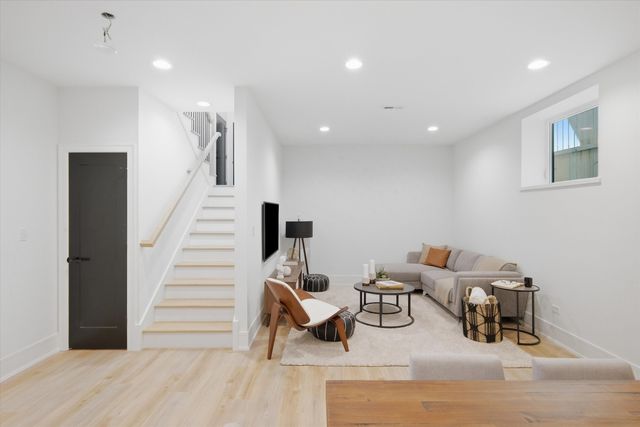 1914 N Rockwell Street, Chicago, IL 60647