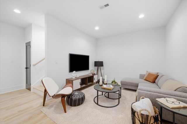 1914 N Rockwell Street, Chicago, IL 60647
