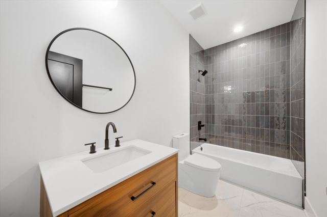 1914 N Rockwell Street, Chicago, IL 60647