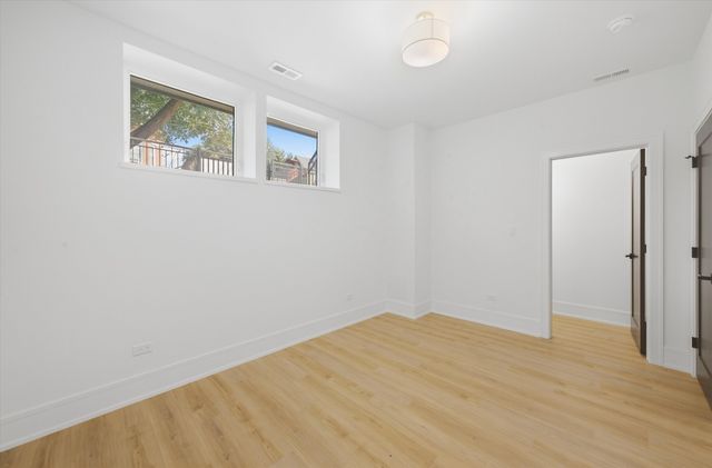 1914 N Rockwell Street, Chicago, IL 60647