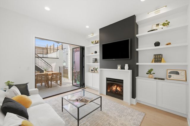 1914 N Rockwell Street, Chicago, IL 60647