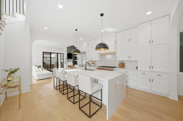 1914 N Rockwell Street, Chicago, IL 60647