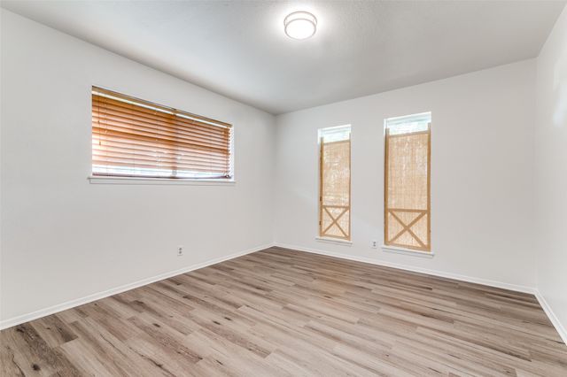 2107 Briarwood Boulevard, Arlington, TX 76013