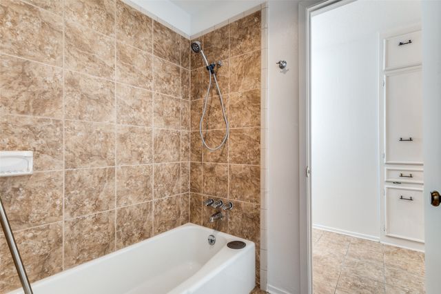 2107 Briarwood Boulevard, Arlington, TX 76013