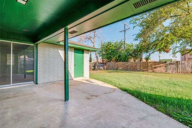 2107 Briarwood Boulevard, Arlington, TX 76013