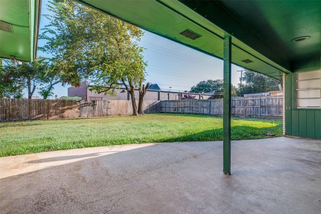 2107 Briarwood Boulevard, Arlington, TX 76013