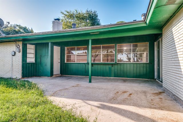 2107 Briarwood Boulevard, Arlington, TX 76013