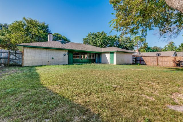 2107 Briarwood Boulevard, Arlington, TX 76013