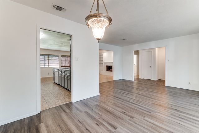 2107 Briarwood Boulevard, Arlington, TX 76013