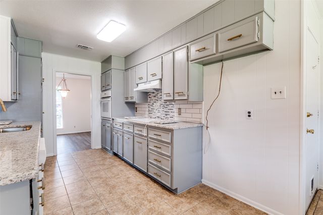 2107 Briarwood Boulevard, Arlington, TX 76013