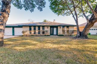 2107 Briarwood Boulevard, Arlington, TX 76013