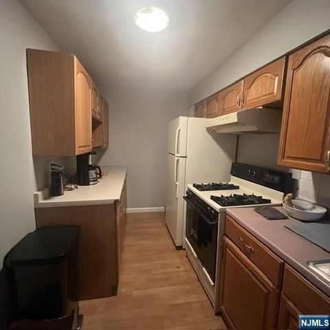 165 Woods Avenue 2nd Fl., Bergenfield, NJ 07621