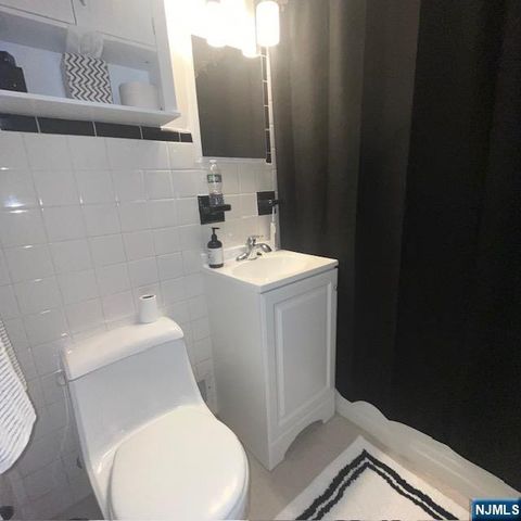 165 Woods Avenue 2nd Fl., Bergenfield, NJ 07621