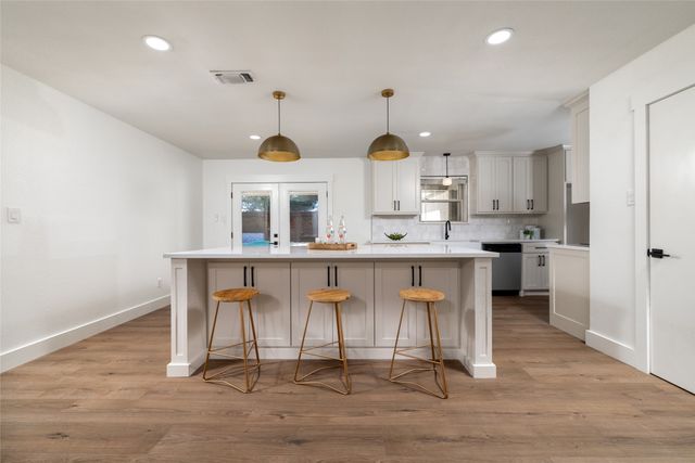 5620 Ledgestone Drive, Fort Worth, TX 76132