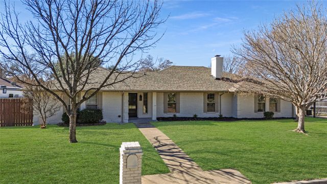 5620 Ledgestone Drive, Fort Worth, TX 76132