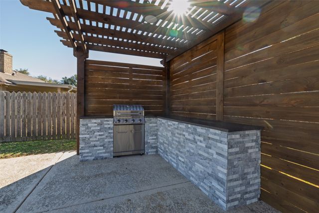 5620 Ledgestone Drive, Fort Worth, TX 76132