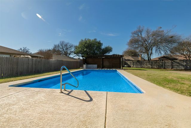 5620 Ledgestone Drive, Fort Worth, TX 76132