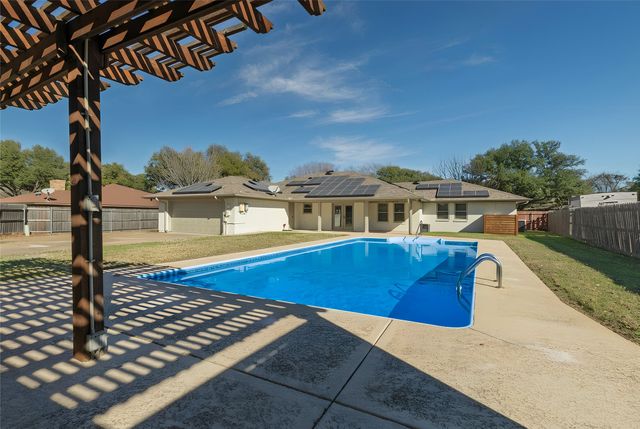 5620 Ledgestone Drive, Fort Worth, TX 76132