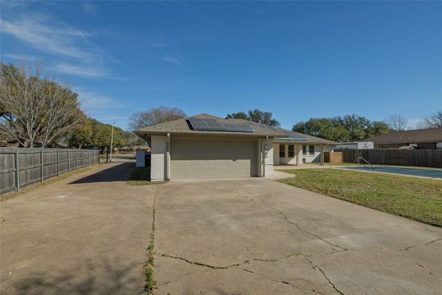 5620 Ledgestone Drive, Fort Worth, TX 76132