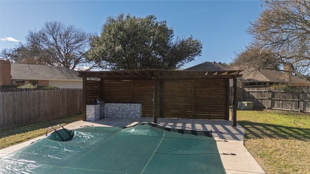 5620 Ledgestone Drive, Fort Worth, TX 76132